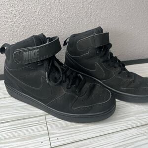 Nike boys black mid top sneakers